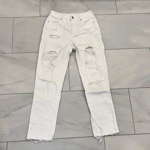 Disctressed white denim